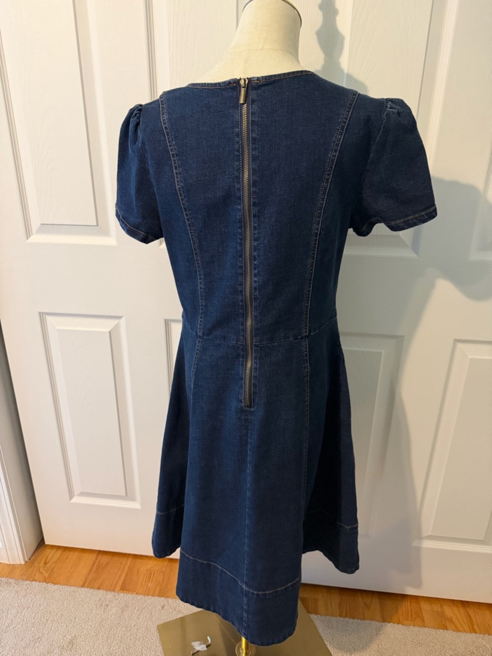 Dress - Picture 6 of 6